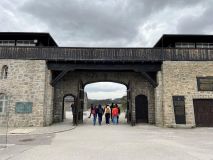 IMG_1685.JPG_Bild_9_-_Beim_Verlassen_des_Eingangstors.jpg